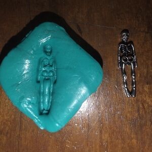 Skeleton Jewelry Charm Cabochon Epoxy Resin Or Polymer Clay Mold 20x2.5 mm